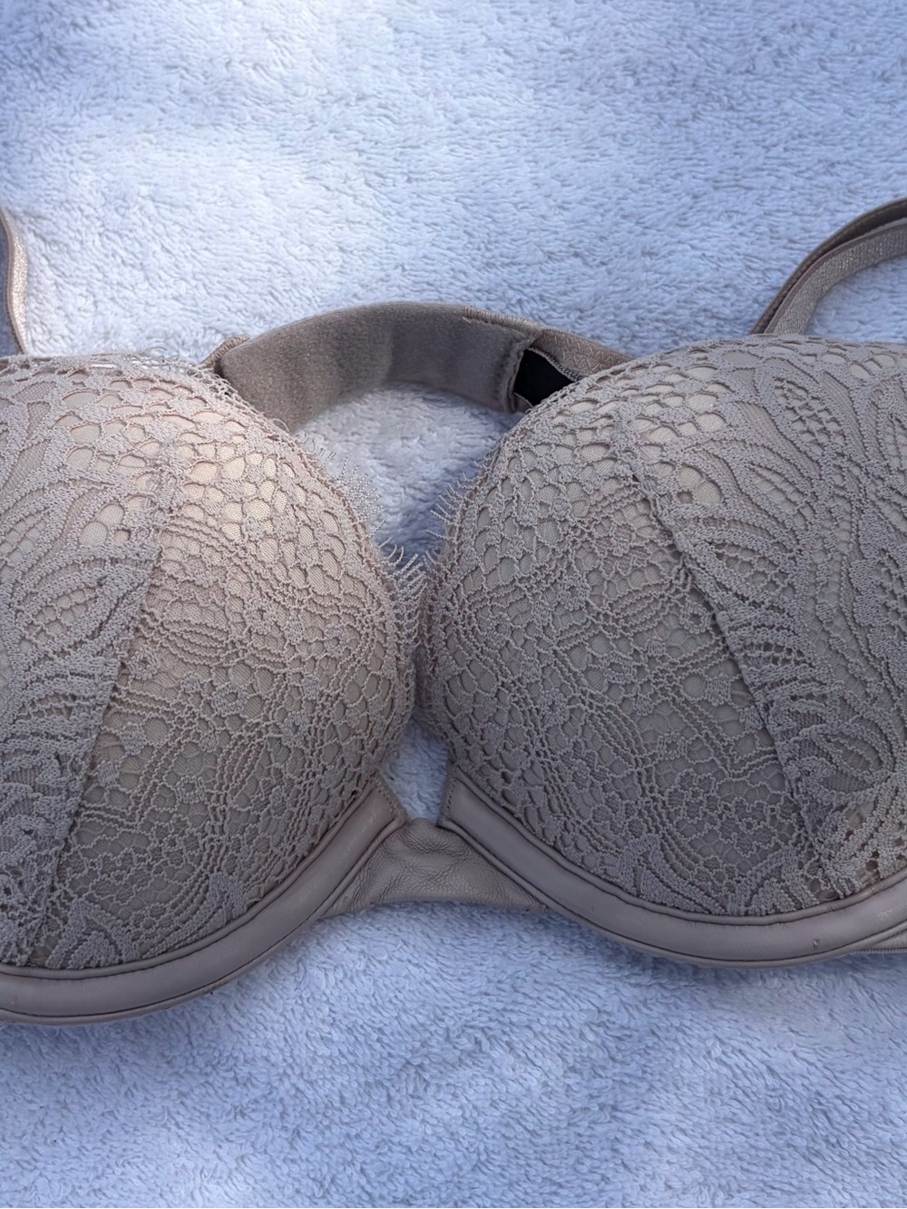Victoria’s Secret Very Sexy Lace Push-Up Bra 30C Nude/taupe